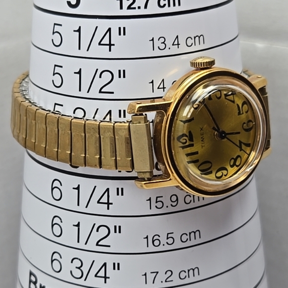 Womens Vintage Timex Petite Watch 25mm Gold Tone Retro Dial Manual Wind Runs - Picture 6 of 11